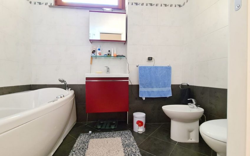 TRICAMERE CON TERRAZZONE