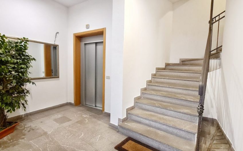 TRICAMERE CON TERRAZZONE