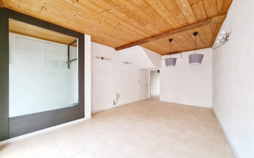 NEGOZIO VETRINATO IN VIA AQUILEIA