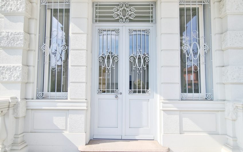 PRESTIGIOSA VILLA ADIBITA A SEDE DIREZIONALE
