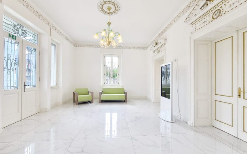 PRESTIGIOSA VILLA ADIBITA A SEDE DIREZIONALE