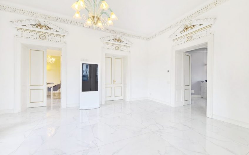 PRESTIGIOSA VILLA ADIBITA A SEDE DIREZIONALE