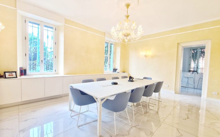 PRESTIGIOSA VILLA ADIBITA A SEDE DIREZIONALE