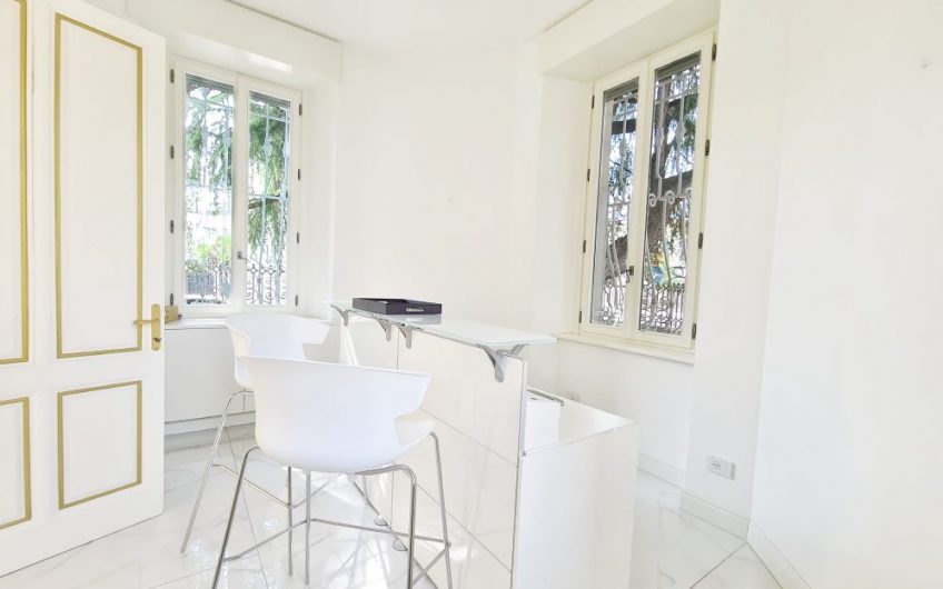 PRESTIGIOSA VILLA ADIBITA A SEDE DIREZIONALE