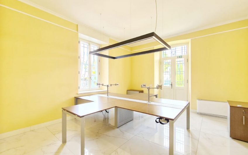PRESTIGIOSA VILLA ADIBITA A SEDE DIREZIONALE