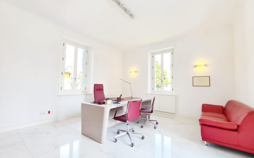 PRESTIGIOSA VILLA ADIBITA A SEDE DIREZIONALE