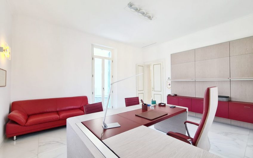 PRESTIGIOSA VILLA ADIBITA A SEDE DIREZIONALE