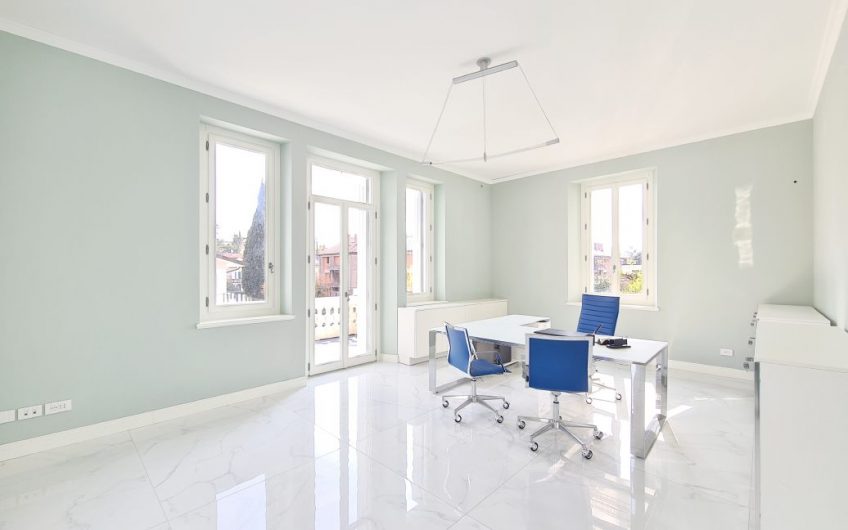 PRESTIGIOSA VILLA ADIBITA A SEDE DIREZIONALE