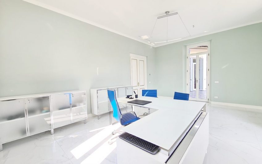 PRESTIGIOSA VILLA ADIBITA A SEDE DIREZIONALE
