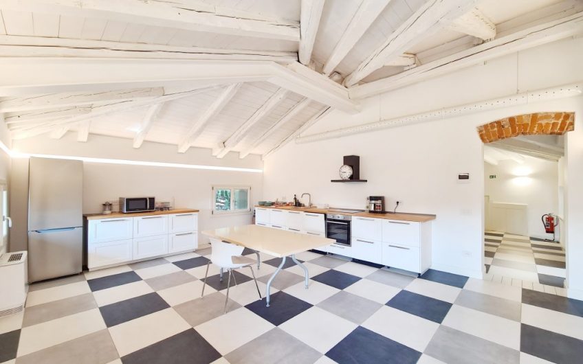 PRESTIGIOSA VILLA ADIBITA A SEDE DIREZIONALE