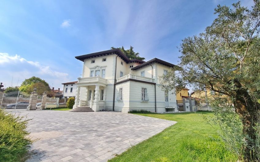 PRESTIGIOSA VILLA ADIBITA A SEDE DIREZIONALE