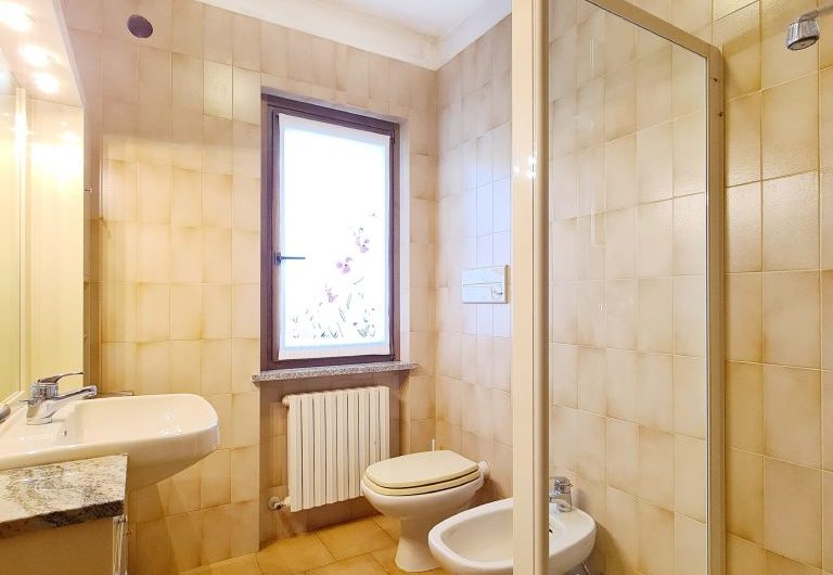 VILLA CON 3700MQ DI GIARDINO