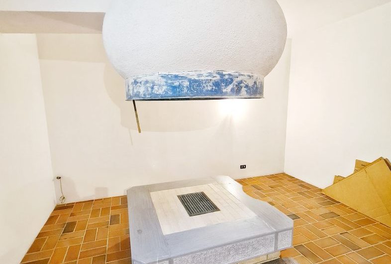 VILLA CON 3700MQ DI GIARDINO
