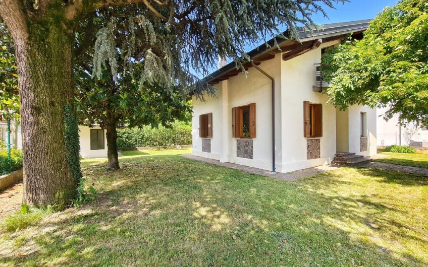 VILLINO INDIPENDENTE INTERNI VIA DEL BON
